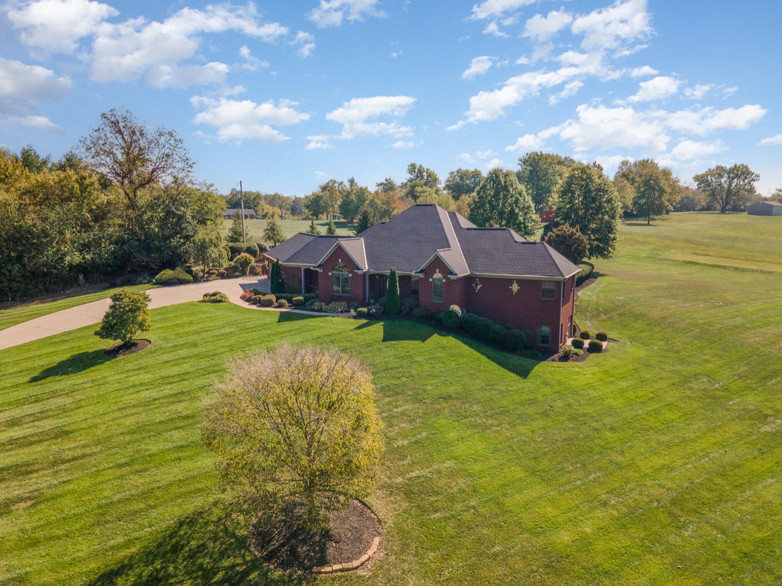 8101 Kara Ln, Hebron, KY